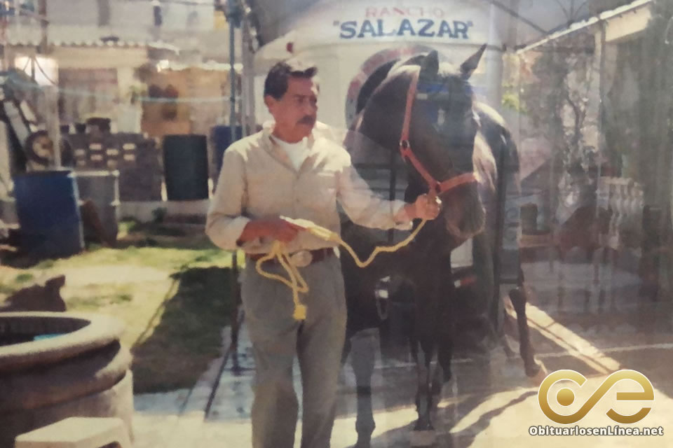 Luis Salazar Bojorges con su Caballo en el Rancho Salazar